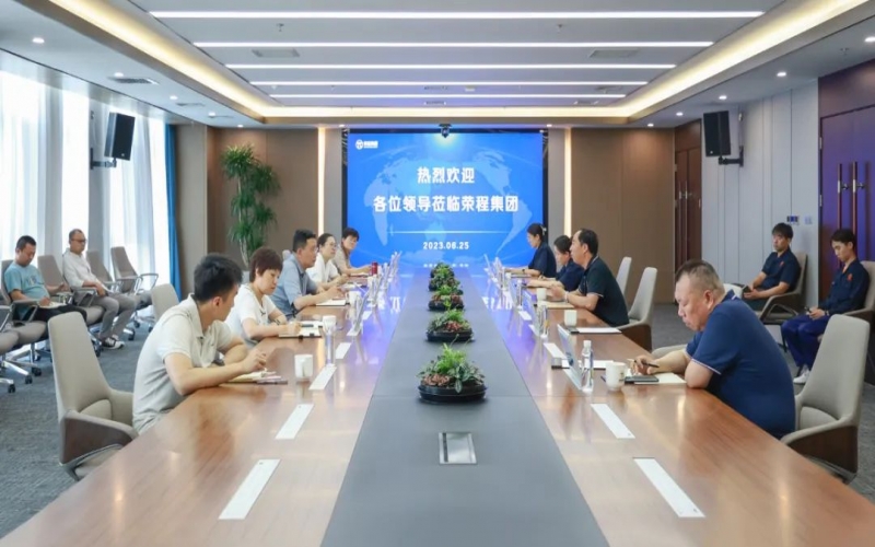 津南區(qū)副區(qū)長薛彤一行到訪榮程集團(tuán)就企業(yè)生產(chǎn)運(yùn)行、科技攻關(guān)等調(diào)研服務(wù)